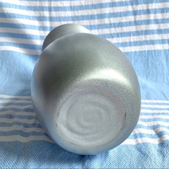 Matte Silver Table Vase - Picture 4 of 8
